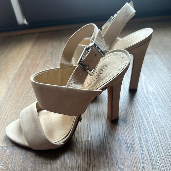 Schutz Farabeca heels. Buckle sling back open toe nude/cream heels. Size 6. - Picture 4 of 9